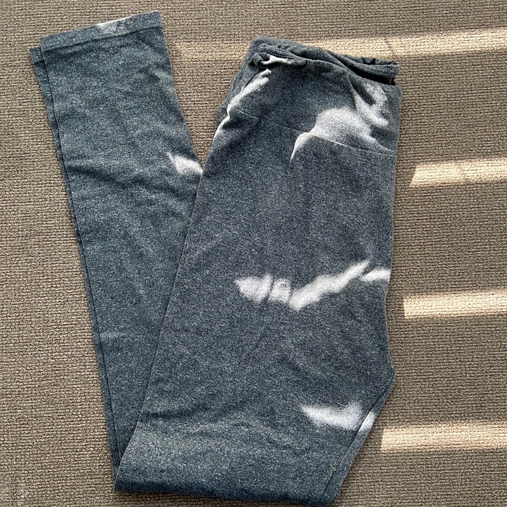 LulaRoe grey leggings, one size